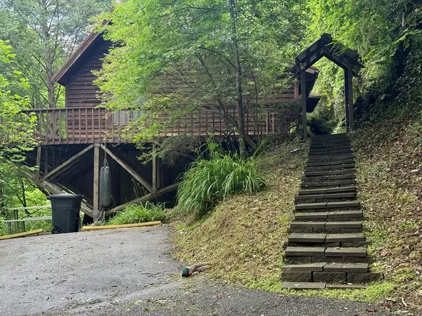 449 Harolds Branch, Pikeville, KY 41501