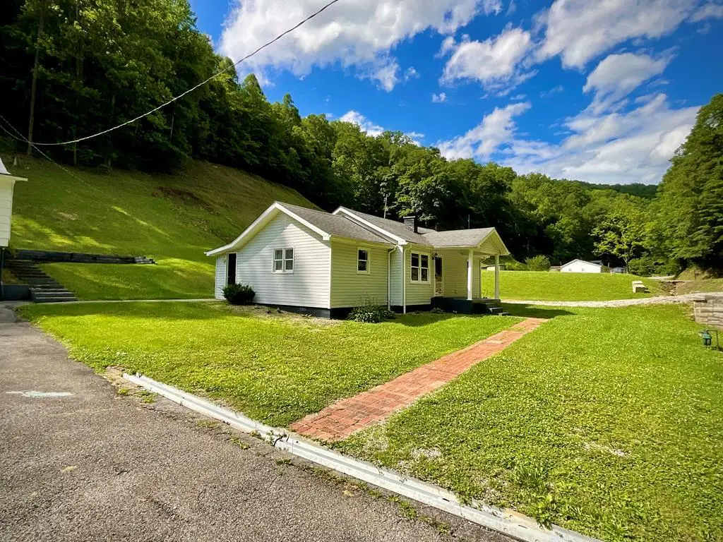897 Harolds Branch Rd, Pikeville, KY 41501 - #1