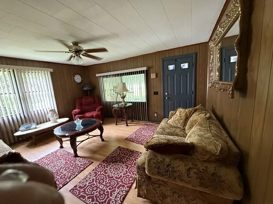 1261 Feds Creek Rd, Fedscreek, KY 41524 - #3