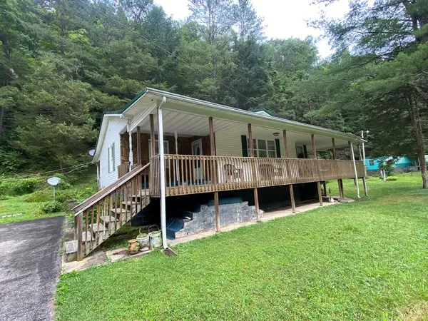 33 Tulip Dr, Dingess, WV 25671