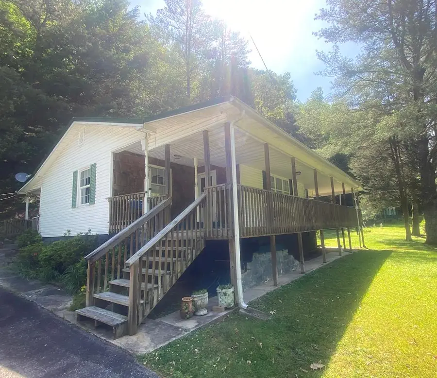 33 Tulip Dr, Dingess, WV 25671 - Image #2
