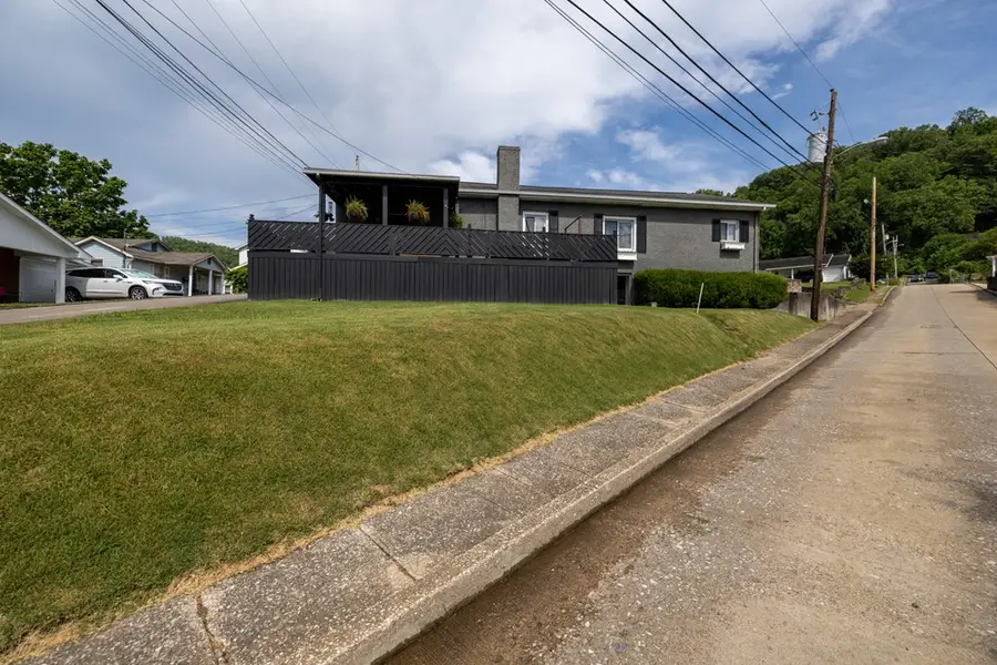 109 Alto St, Hazard, KY 41701 - #3