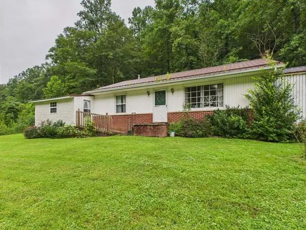 638 Ky Route 80, Prestonsburg, KY 41653