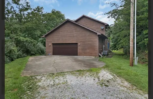 201 Pebble Drive, Van Lear, KY 41240