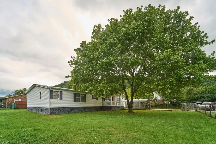 152 S Roberts Dr, Prestonsburg, KY 41653 - Image #2