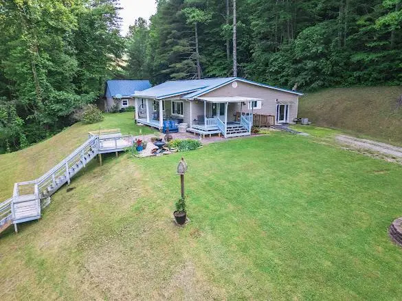 1998 Little Lick Fork, East Point, KY 41216