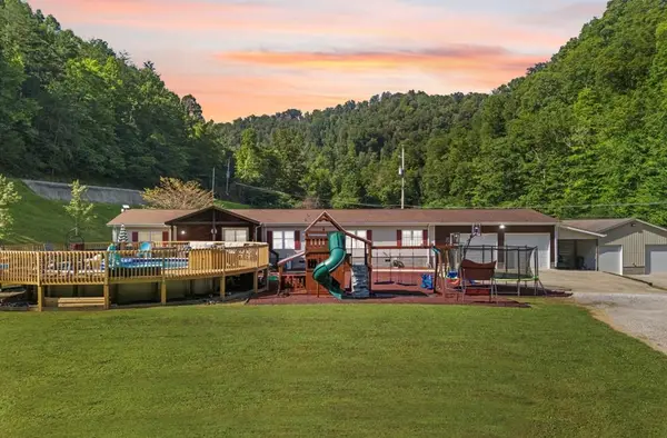 7799 Wolf Creek Road, Wooton, KY 41777
