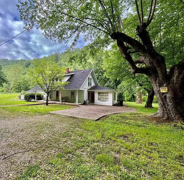 55 Old Bridge Rd, Staffordsville, KY 41256