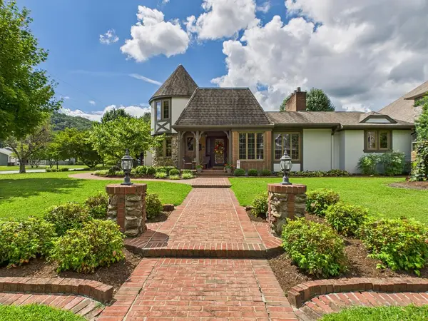 105 Chestnut Dr, Pikeville, KY 41501