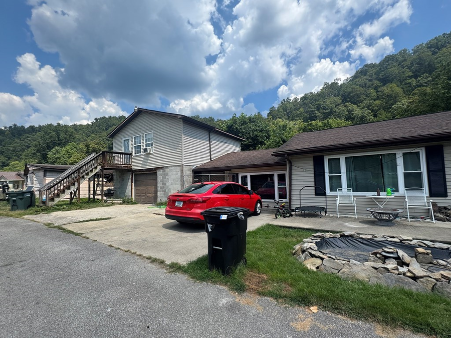 380 S Buckingham Avenue, West Van Lear, KY 41268 - Image #2