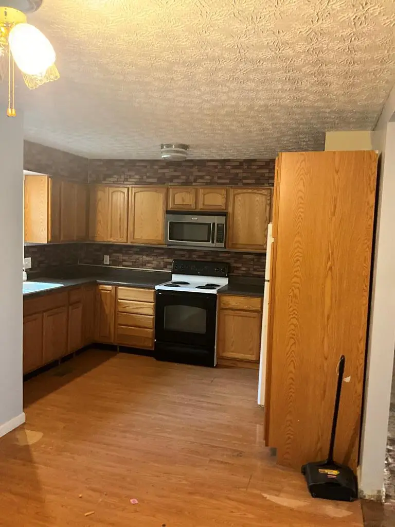 380 S Buckingham Avenue, West Van Lear, KY 41268 - Image #3