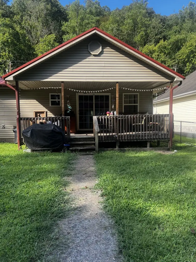 331 Taylor Fork Rd, Belfry, KY 41514 - Image #2