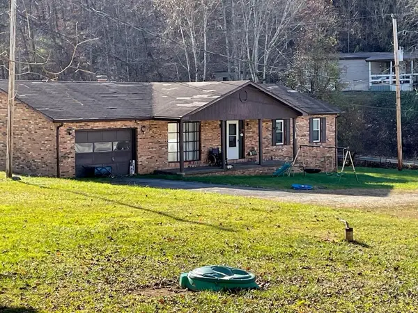 57 Hopson Street, Auxier, KY 41602