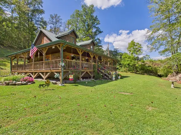 7393 Ky Route 1092, Flat Gap, KY 41219