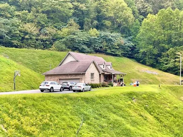 285 Falls Br, Belfry, KY 41514