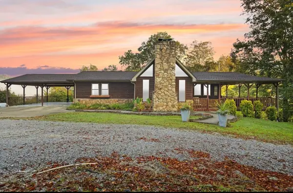 447 Blueberry Hill, Viper, KY 41774