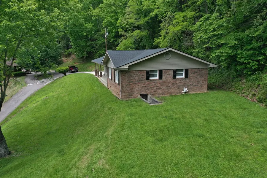 401 Skyline Drive, Hazard, KY 41701 - Image #3