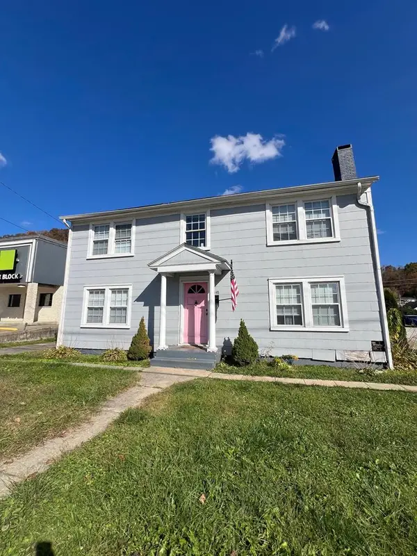 448 North Lake Drive, Prestonsburg, KY 41653