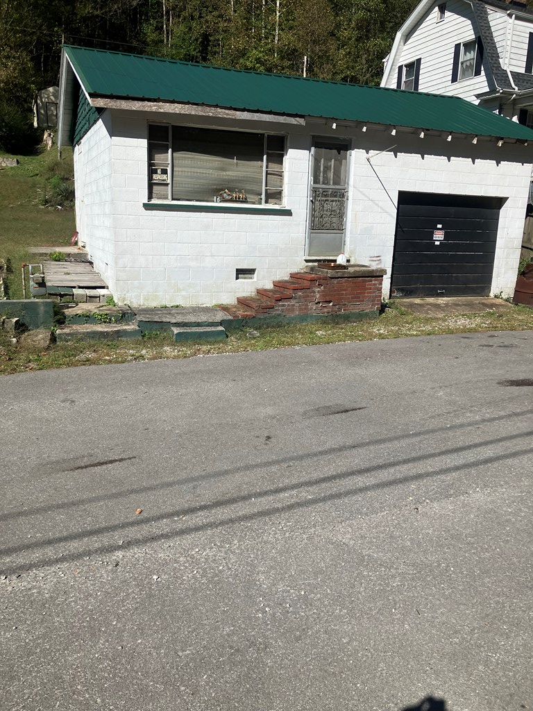 109 Store Hollow, Betsy Layne, KY 41605 - #3