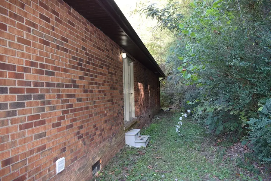 7068 Millard Hwy, Pikeville, KY 41501 - #3