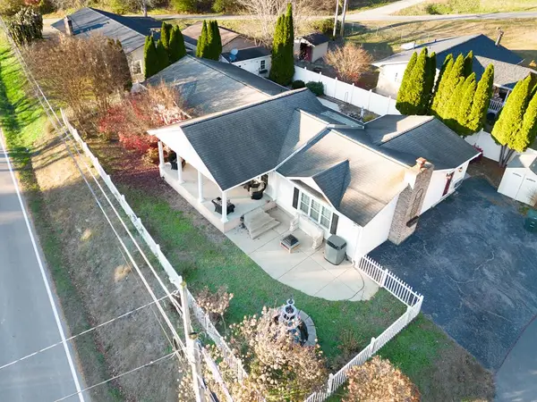 1516 Ky Rt 302, Van Lear, KY 41256