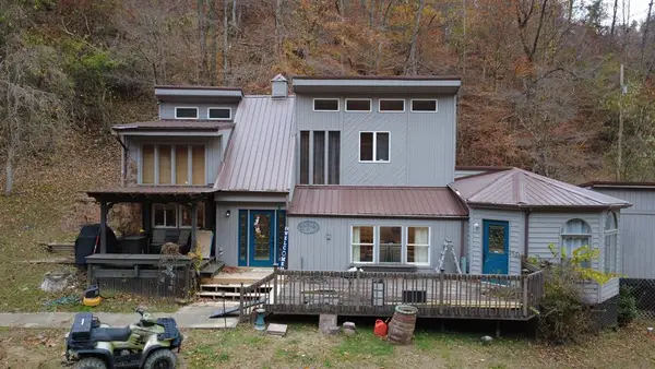 611 Blue River Branch, Prestonsburg, KY 41653