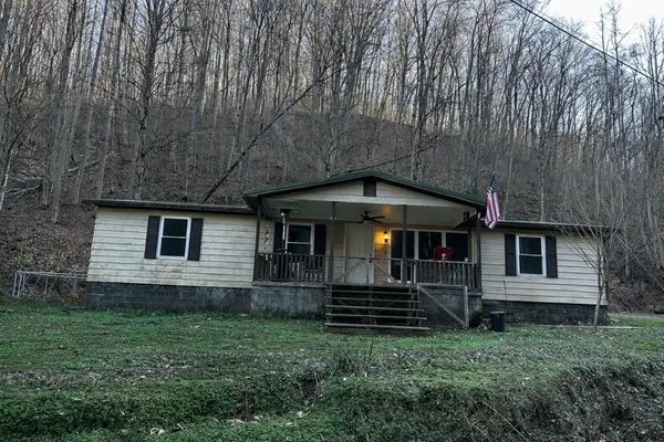 203 Daggs Br, Canada, KY 41519