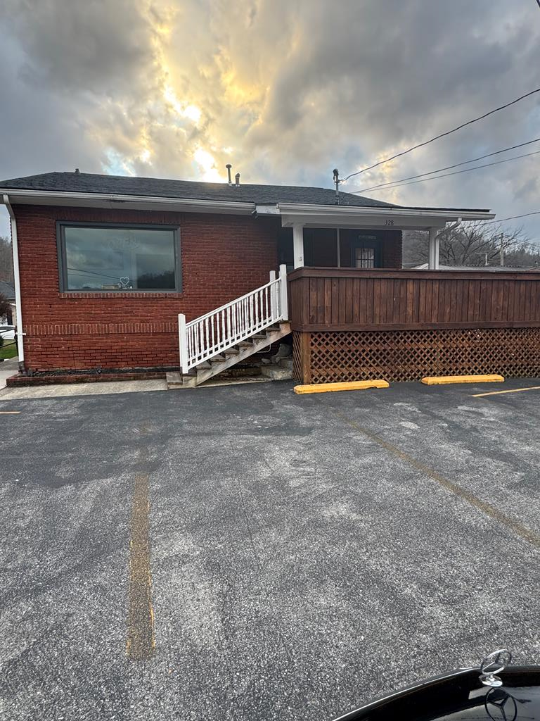 328 South Lake Drive, Prestonsburg, KY 41653 - Image #1