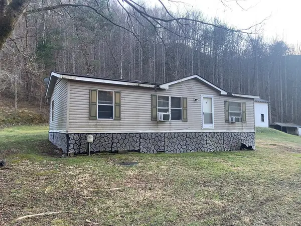 565 Right Fork Cowpen, Pikeville, KY 41501
