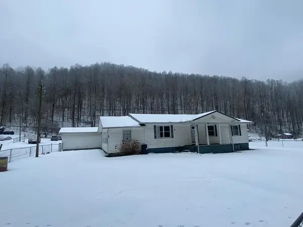 28 Gracie Allen Lane, Delbarton, WV 25670