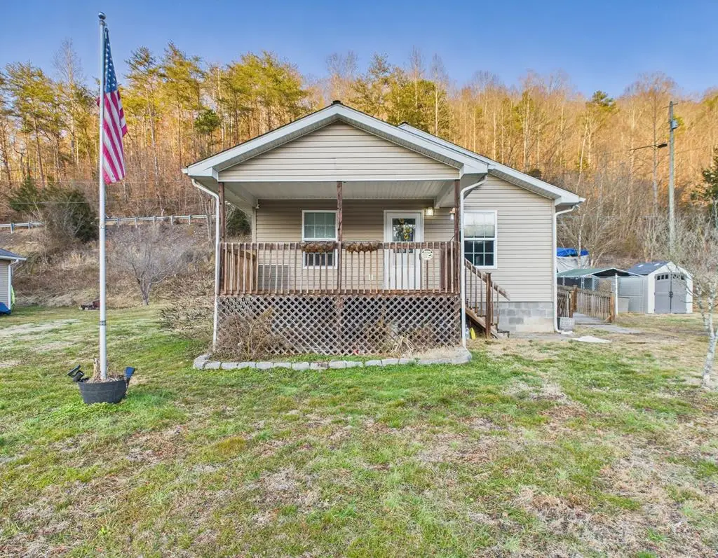 54 Stambaugh Estates Dr, Stambaugh, KY 41257 - #1