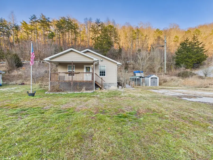 54 Stambaugh Estates Dr, Stambaugh, KY 41257 - #3