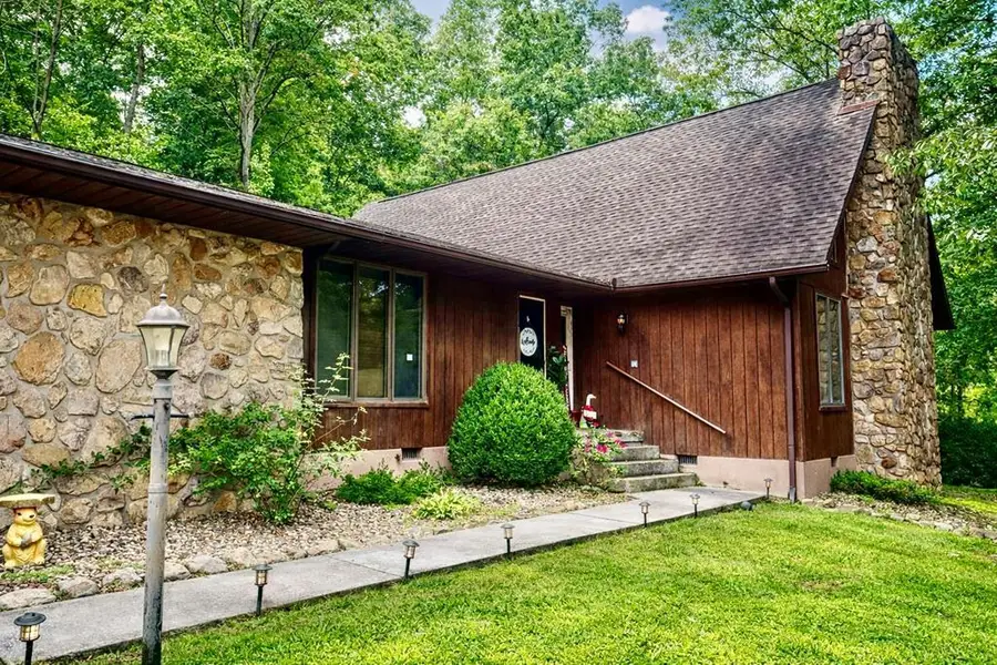 347 Branham Hts, Pikeville, KY 41501 - #2