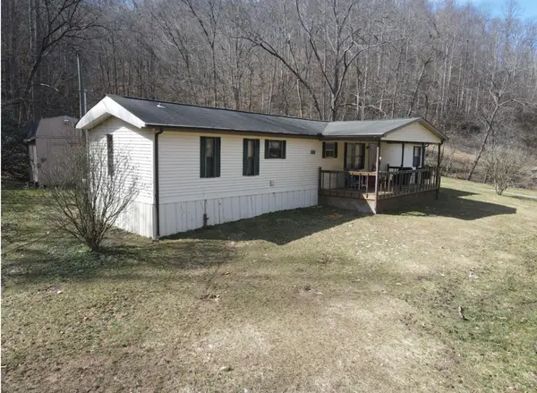 707 Tick Vanhoose Branch, Sitka, KY 41255