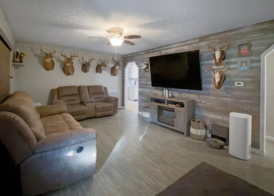 9 Campbell Ln, Pikeville, KY 41501 - #3