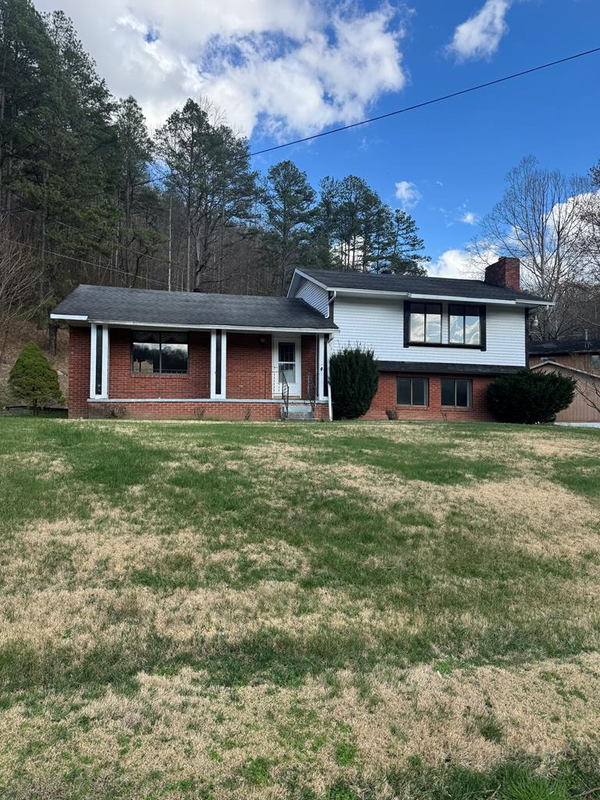 8125 Hode Road, Inez, KY 41224