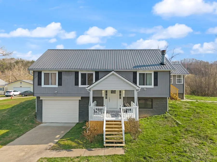 29 S Dawkins Ave, West Van Lear, KY 41268 - #2