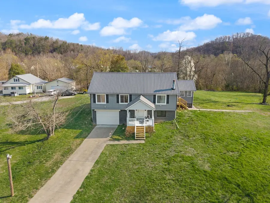 29 S Dawkins Ave, West Van Lear, KY 41268 - #3