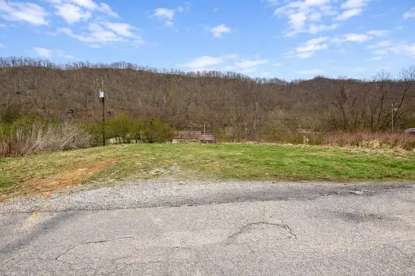 20 Ashwood Dr, McCarr, KY 41544