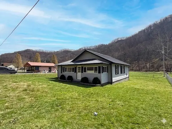 1834 Ky-582, Pine Top, KY 41843