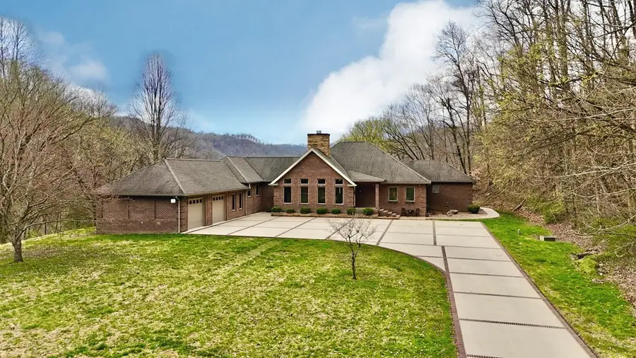 235 Foxcroft Lane, Pikeville, KY 41501 - #2