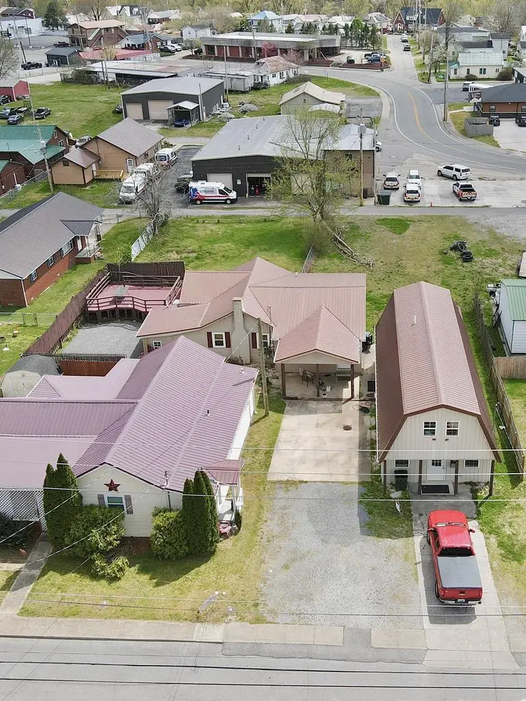 298 E Graham St, Prestonsburg, KY 41653 - #3