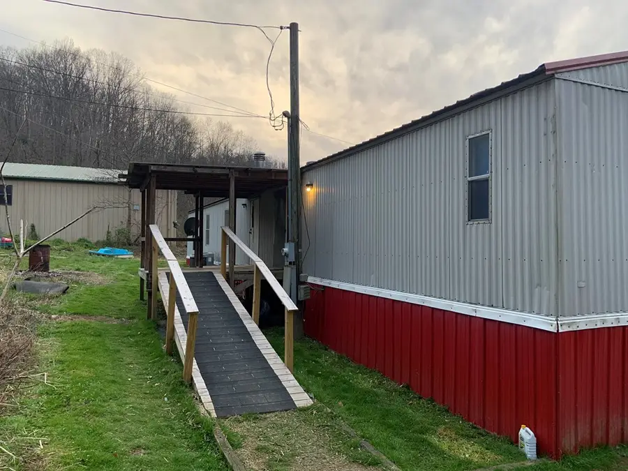 47 New Castle Lane, Prestonsburg, KY 41653 - #2