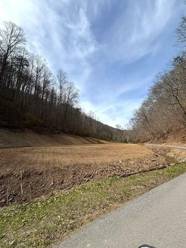000 Sugar Camp Road, Robinson Creek, KY 41560