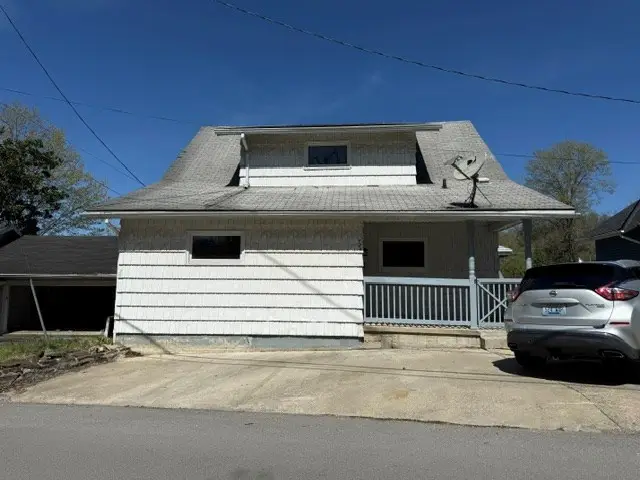 724 Oakhurst Ave, Hazard, KY 41701 - #2