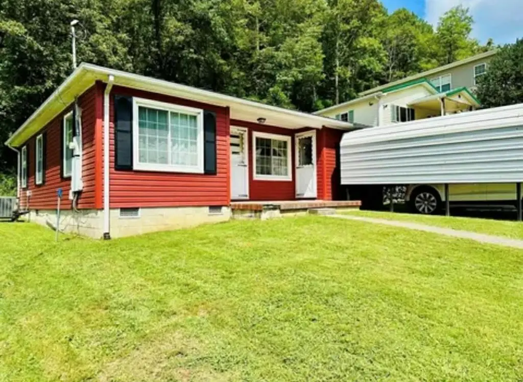 1125 South Highland Avenue, Prestonsburg, KY 41653 - #1