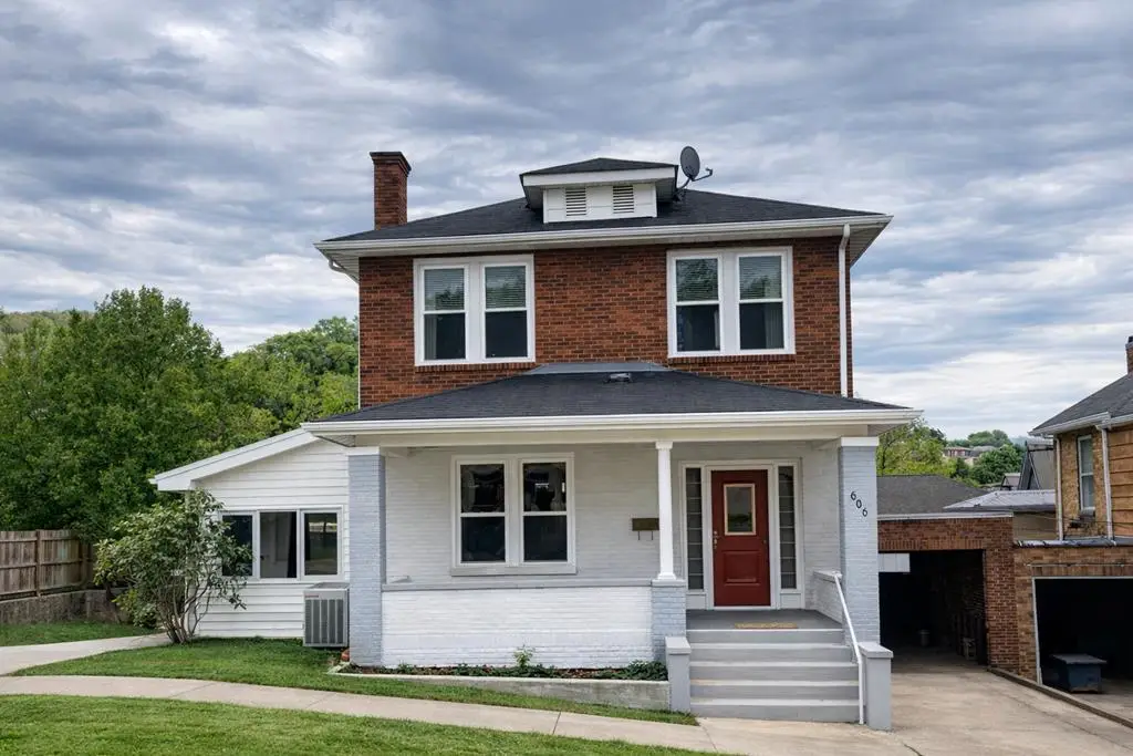 606 Dickenson, Williamson, WV 25661 - #1