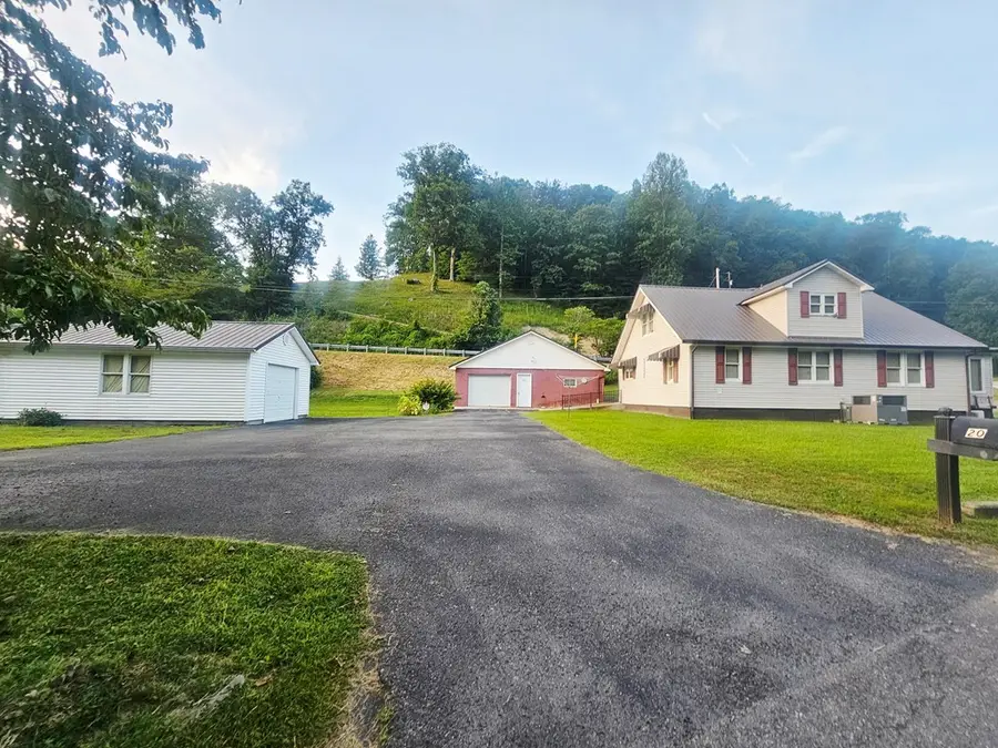 20 Fitch Branch Rd, Inez, KY 41224 - #3
