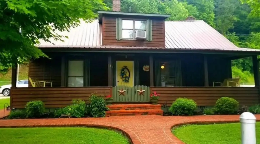 168 West Maple Street, Salyersville, KY 41465 - #3