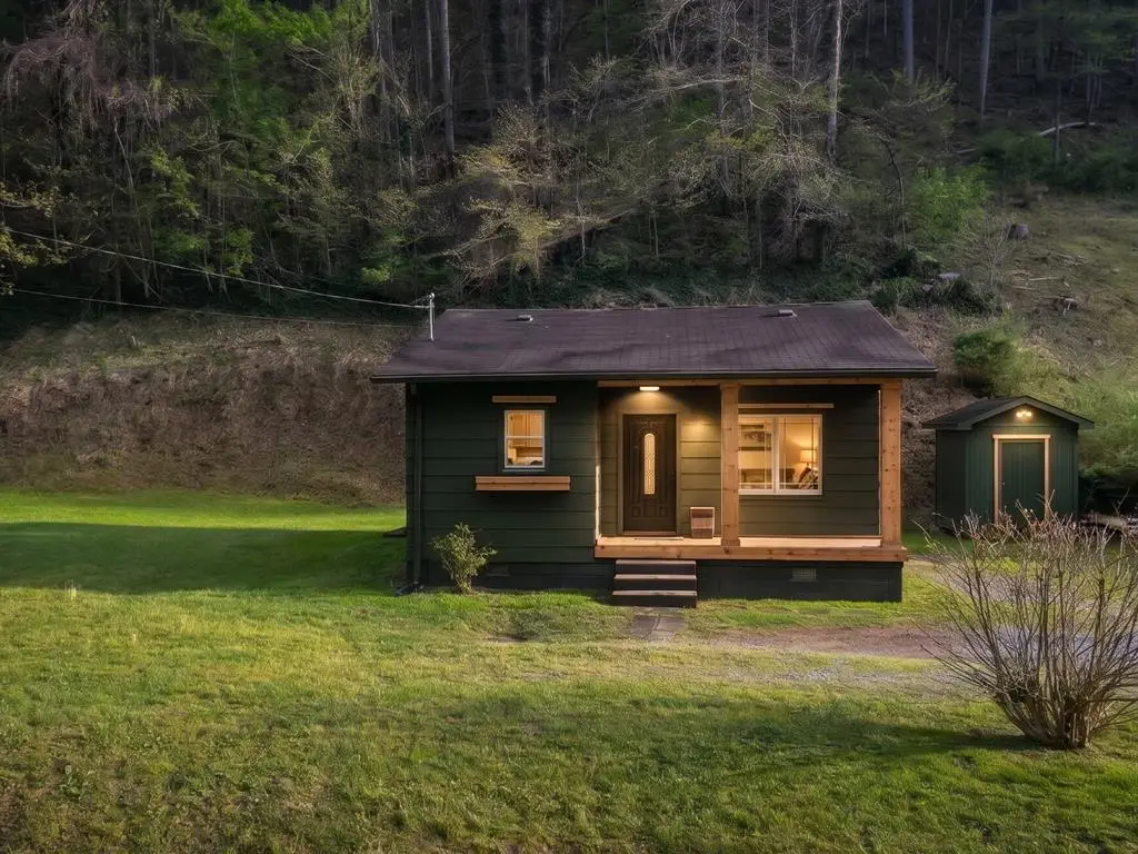 582 Town Mountain Rd, Pikeville, KY 41501 - #1